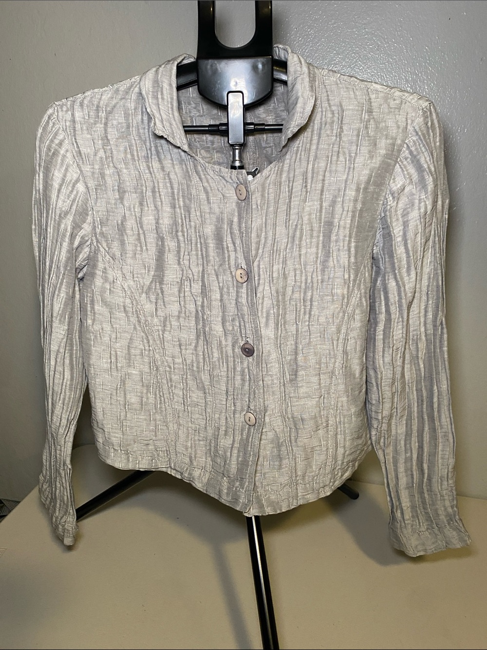 Grizas Light Gray Crinkled Button-Front Women's Top